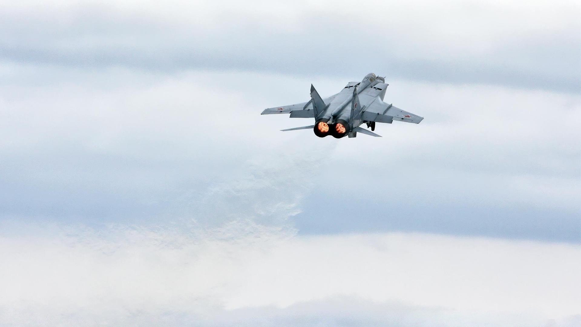 “马科斯·莫奇:阿根廷美洲狮队的后防新星,未来潜力无限”