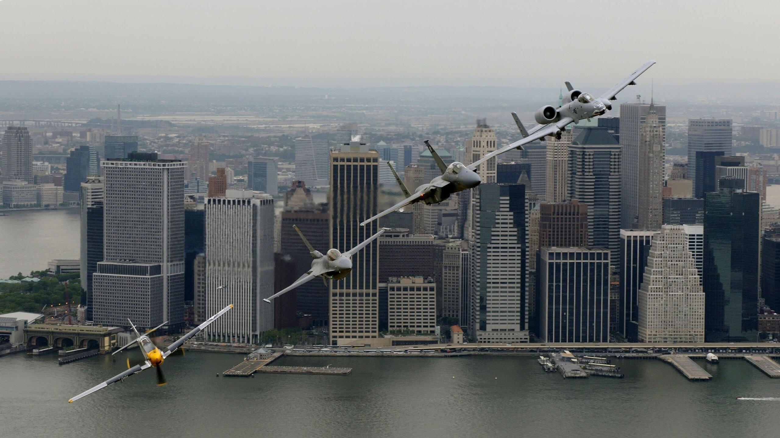 英格兰女子橄榄球队迅速崛起吸引全球关注，英式橄榄球女运动员