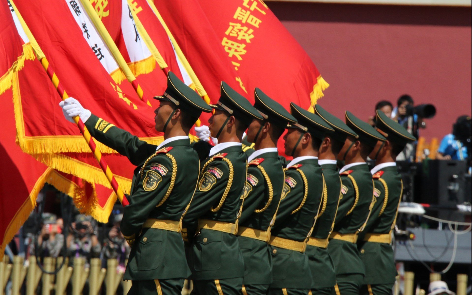 蝶泳冲刺比利时新秀展现速度，蝶泳决赛视频